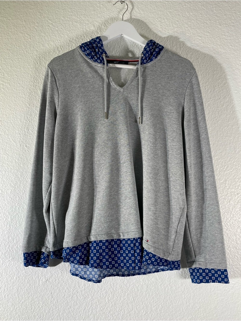 Tommy Hilfiger Gray Hoodie Sweater with Blue Patterned Trim